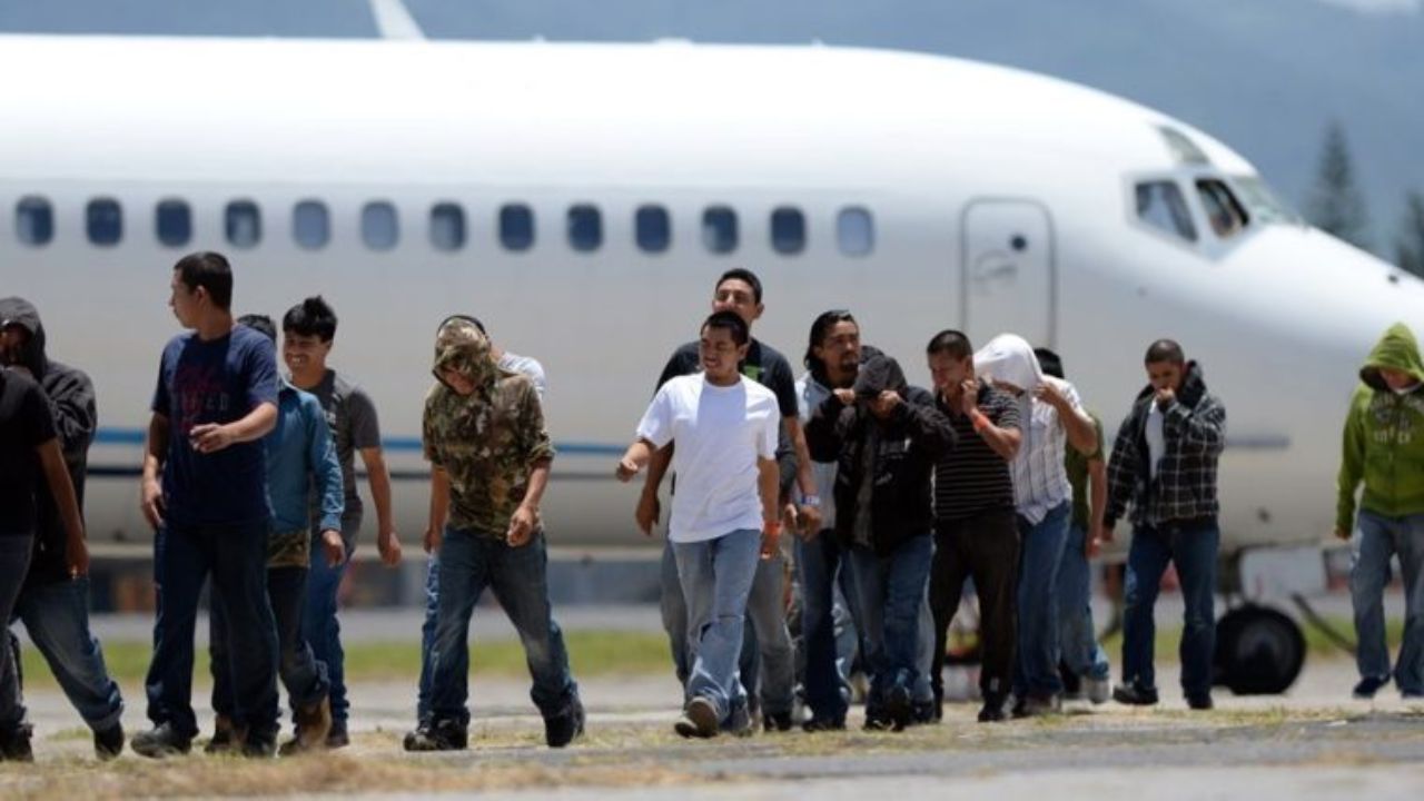 Imagen Principal de Nota: Hondureños retornados podrán solicitar gratis su hoja de antecedentes policiales