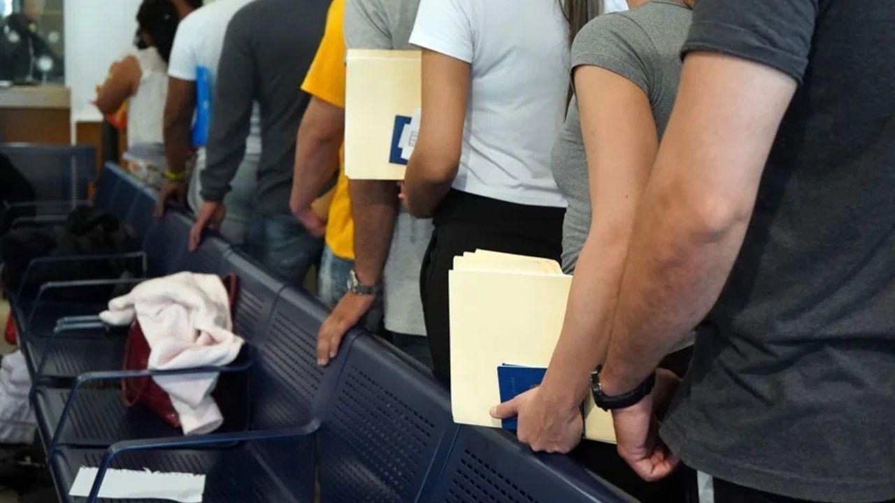 Imagen Principal de Nota: Registro para extranjeros en Estados Unidos: evita multas de hasta 5 mil dólares