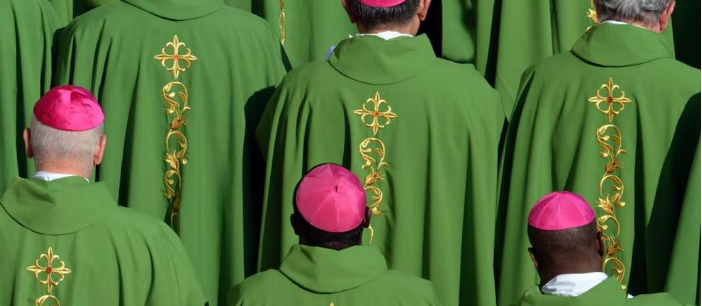 Cardenales usando color verde