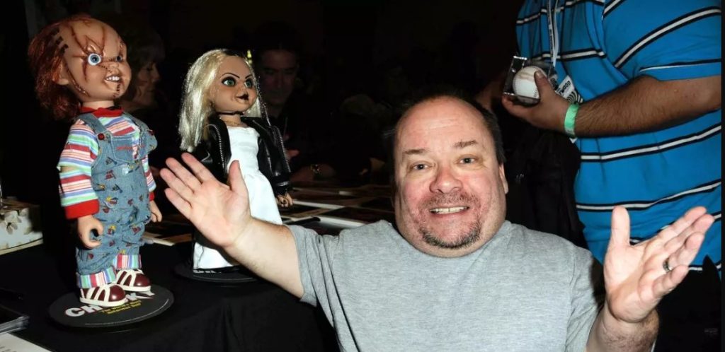 Ed gale junto a Chuky