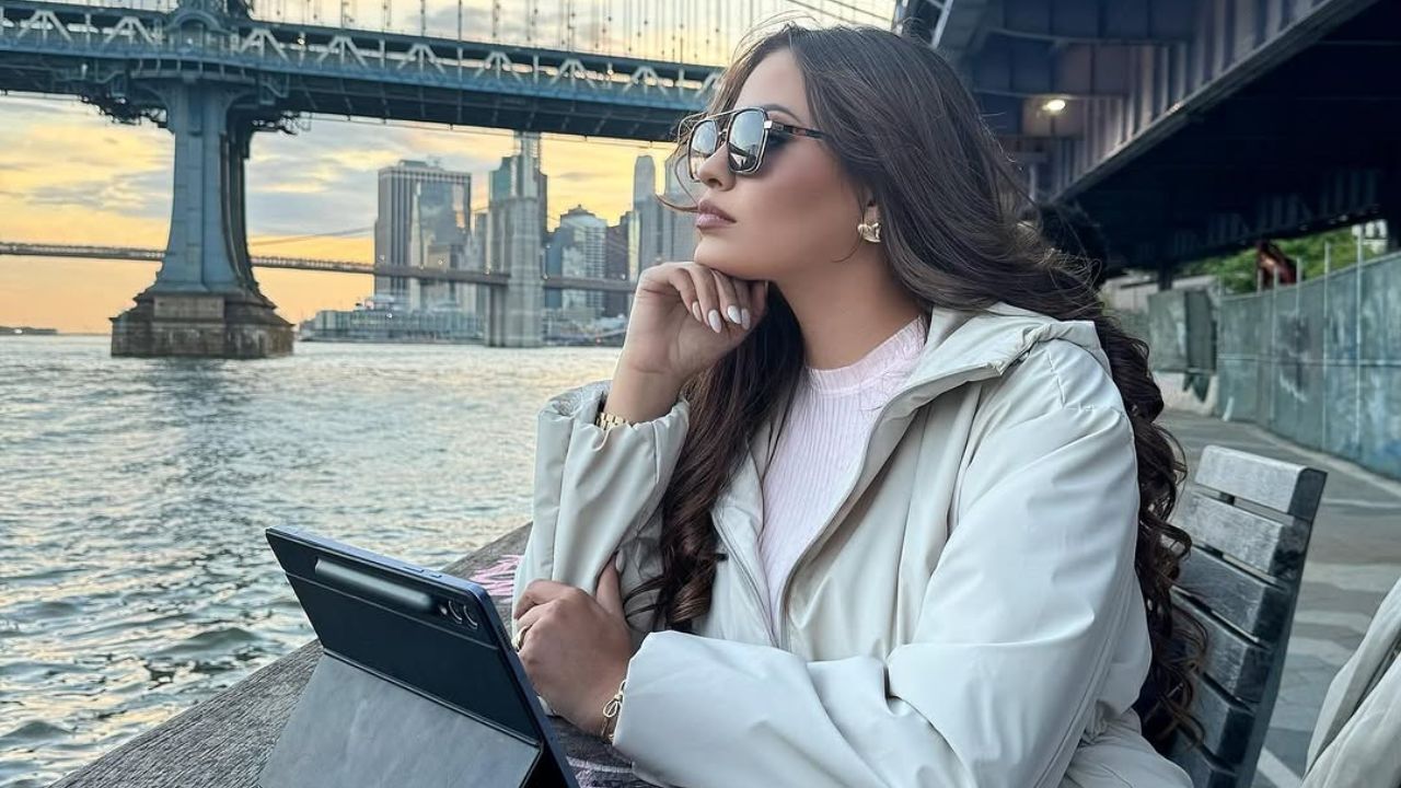 Imagen Principal de Nota: Con inicial y todo, Alejandra Rubio desata rumores de romance