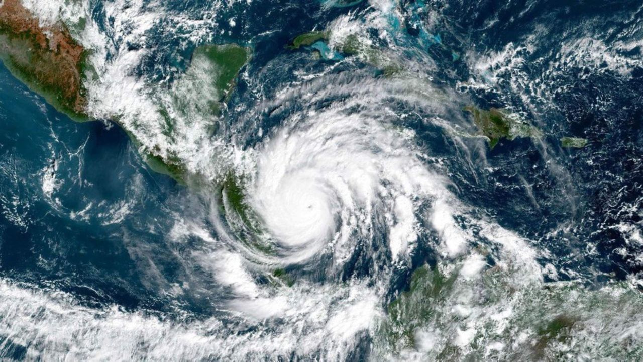 Imagen Principal de Nota: Alerta en el Caribe: prevén temporada de huracanes intensos este año