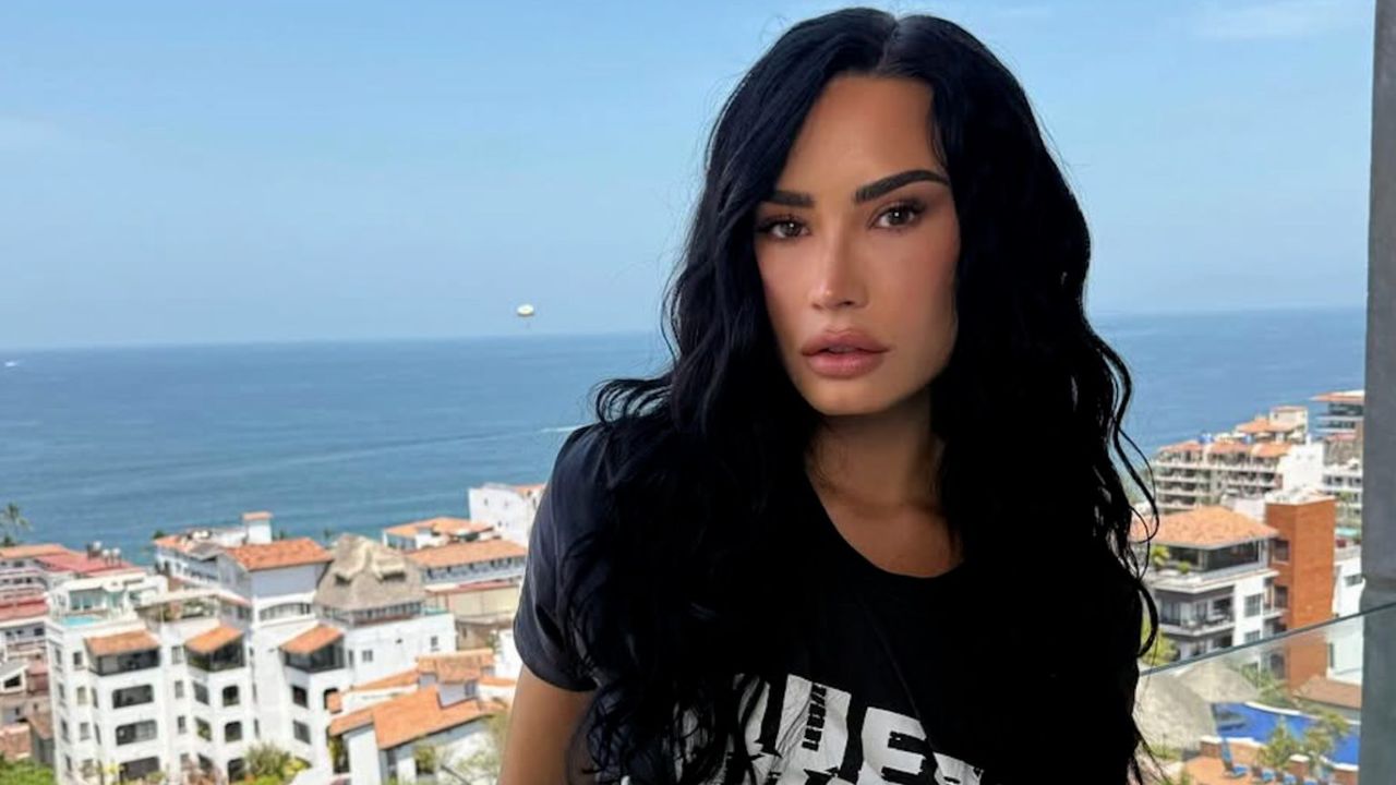 Imagen Principal de Nota: Demi Lovato luce bikini con nuevo look y aviva debate por uso de Ozempic