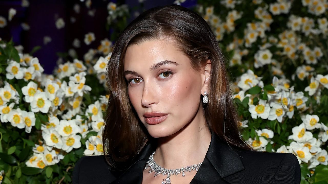 Imagen Principal de Nota: Hailey Bieber vendió su marca por esta millonaria cifra