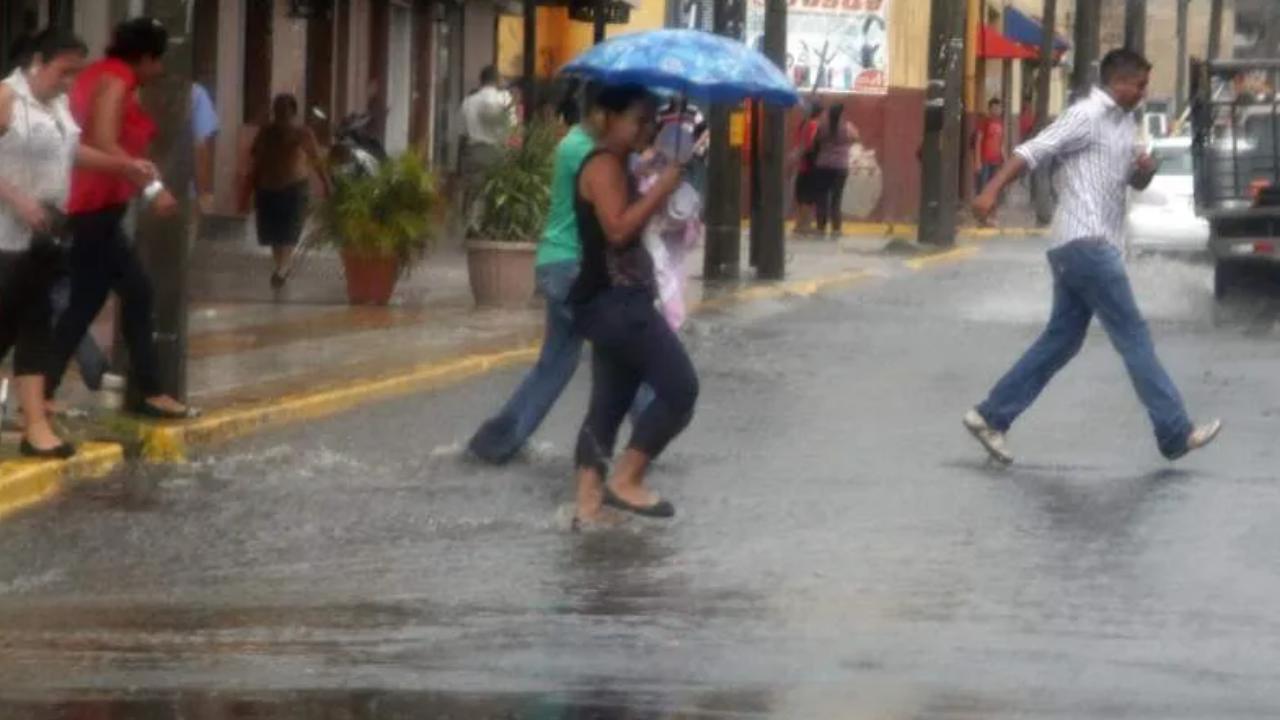 Imagen Principal de Nota: Lluvias para fin de semana, pero densa capa de humo seguirá afectando a Honduras