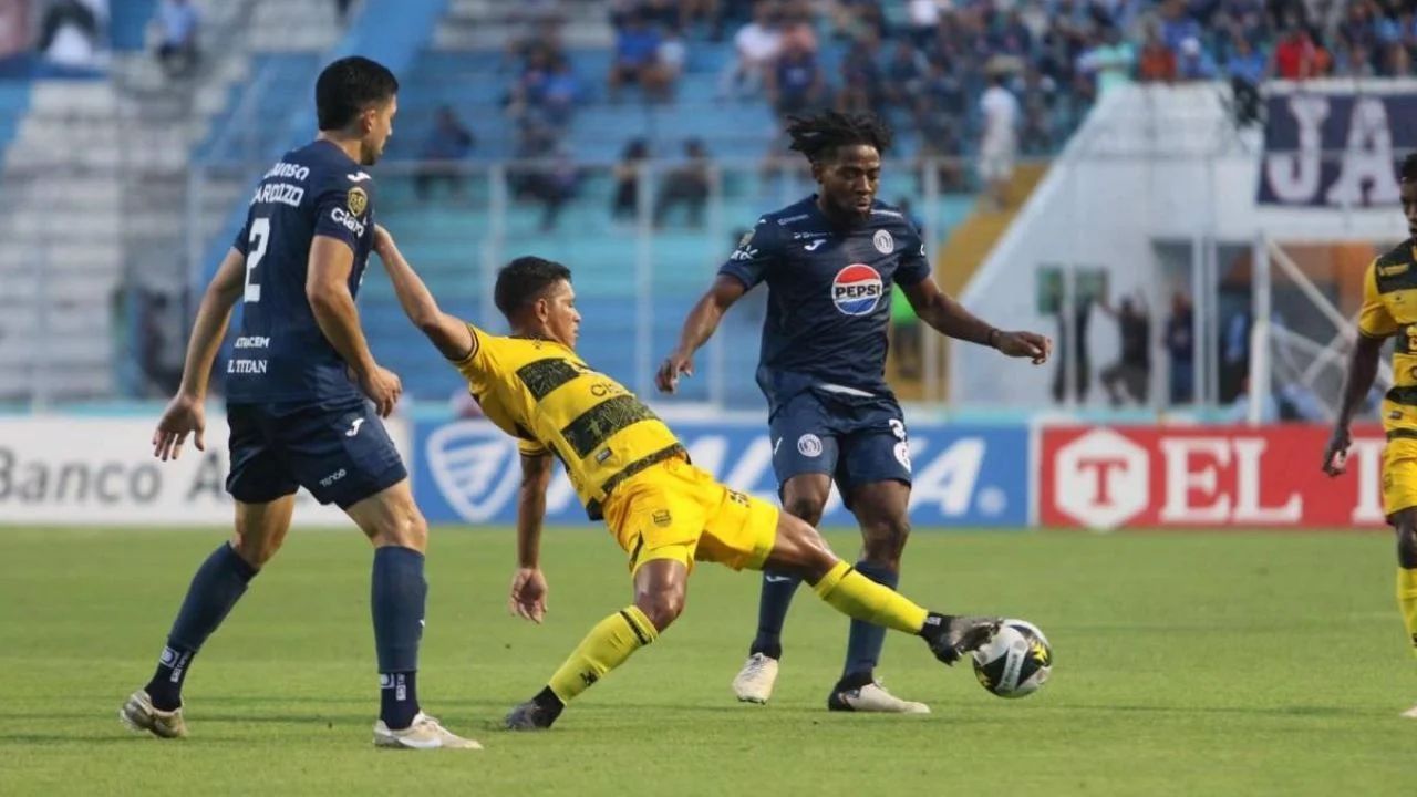 Imagen Principal de Nota: Real España vence 2-0 a Motagua y clasifica a la final del Clausura 2025