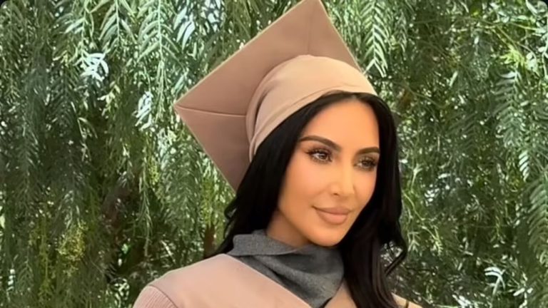 Imagen Principal de Nota: Kim Kardashian se graduó de derecho sin asistir a la universidad
