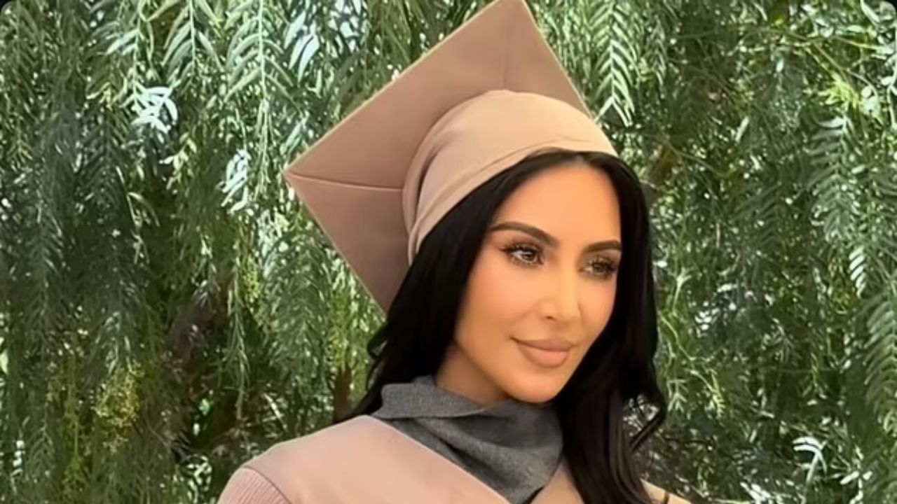 Imagen Principal de Nota: Kim Kardashian se graduó de derecho sin asistir a la universidad