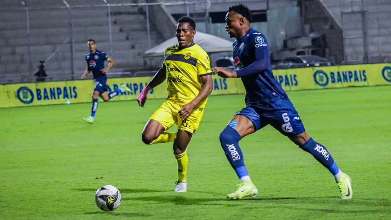 Imagen Principal de Nota: Precios de los boletos para ver Motagua vs. Real España en semifinales de ida