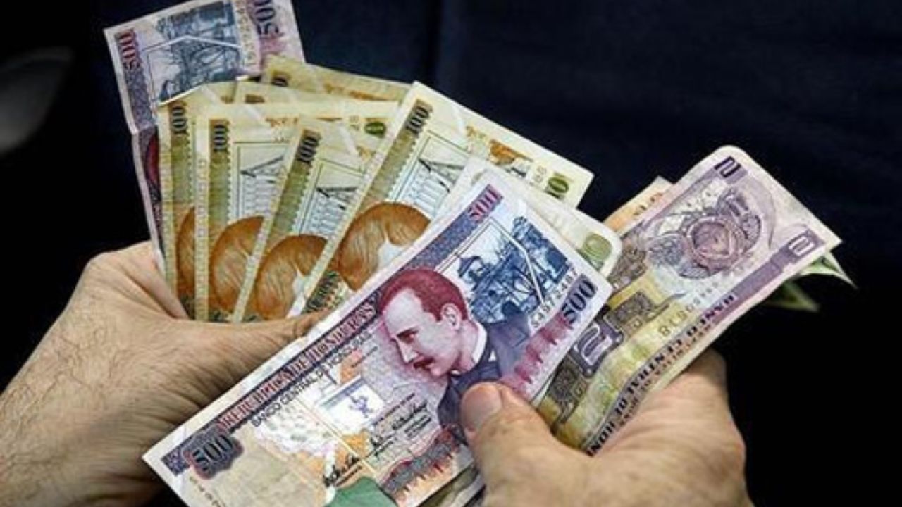 Imagen Principal de Nota: ¿Qué revela la psicología al ordenar los billetes por denominación?