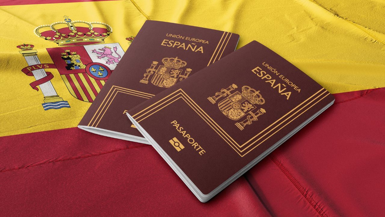 Imagen Principal de Nota: ¿Realmente hay apellidos que facilitan la nacionalidad española?
