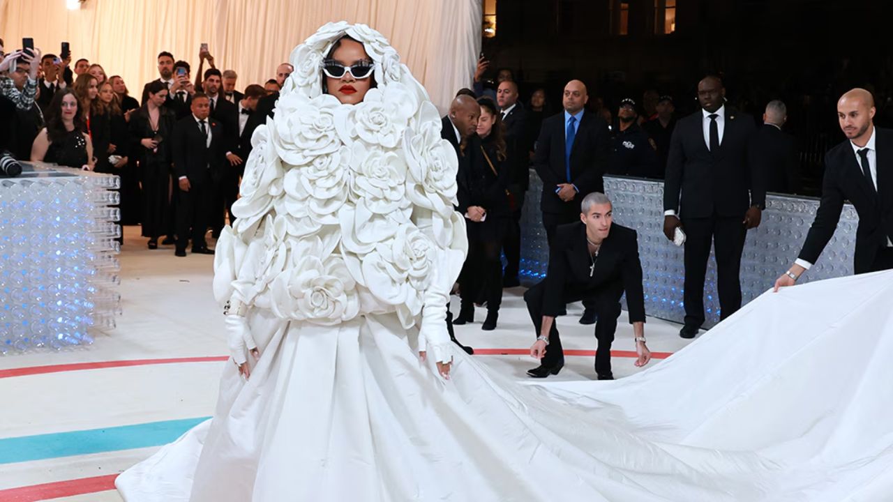 Imagen Principal de Nota: Rihanna anuncia su embarazo en la Met Gala