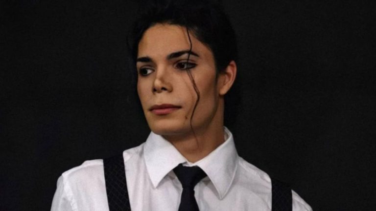 Imagen Principal de Nota: Videos virales avivan rumores de que Michael Jackson sigue vivo
