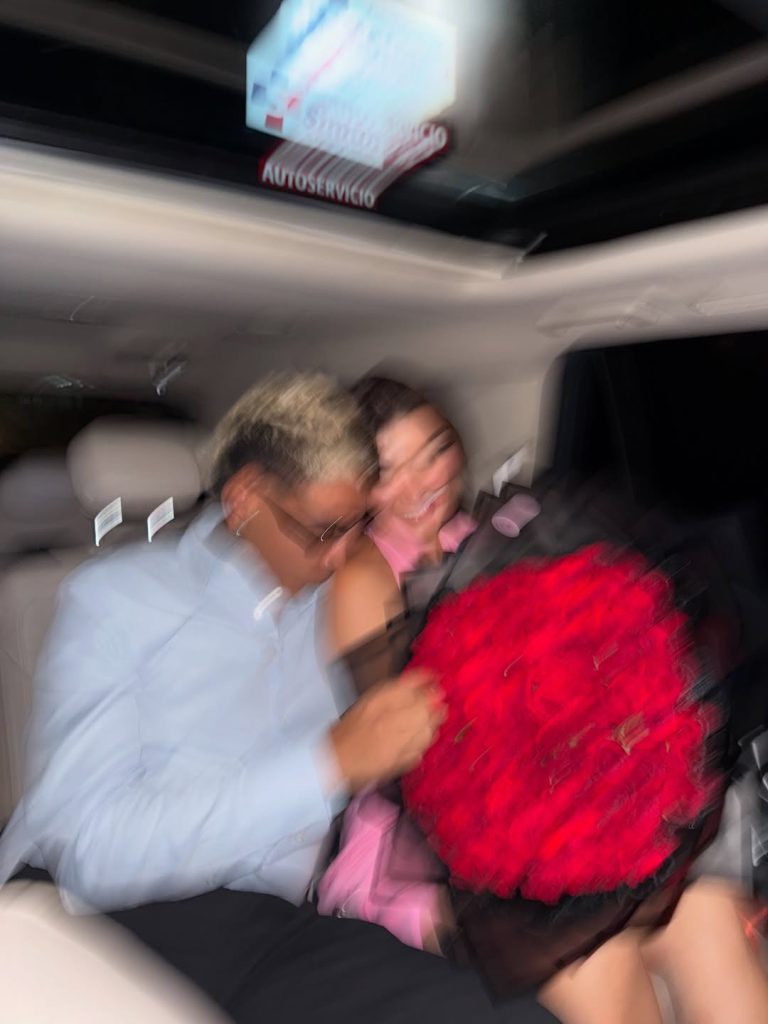 Durante la cena, la pareja mantuvo una conversación fluida