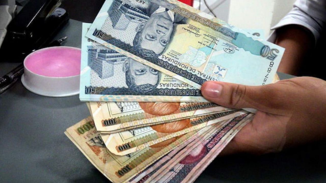 Billetes de diferentes denominaciones