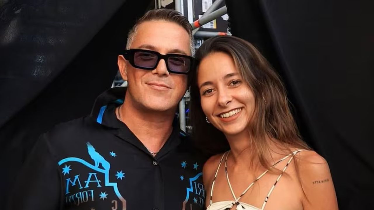 Imagen Principal de Nota: Alejandro Sanz 'demanda' a Ivet Playà por difamación tras entrevista en televisión