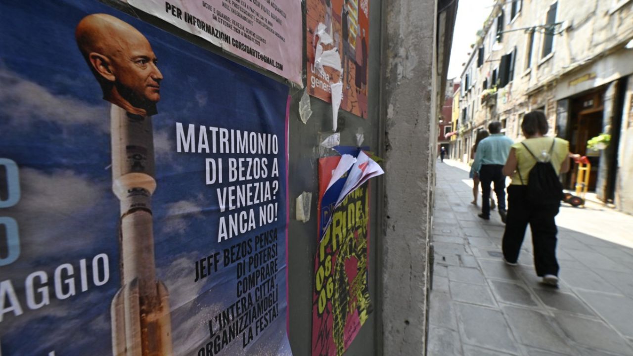 Imagen Principal de Nota: Malestar en Venecia ante la boda del multimillonario Jeff Bezos