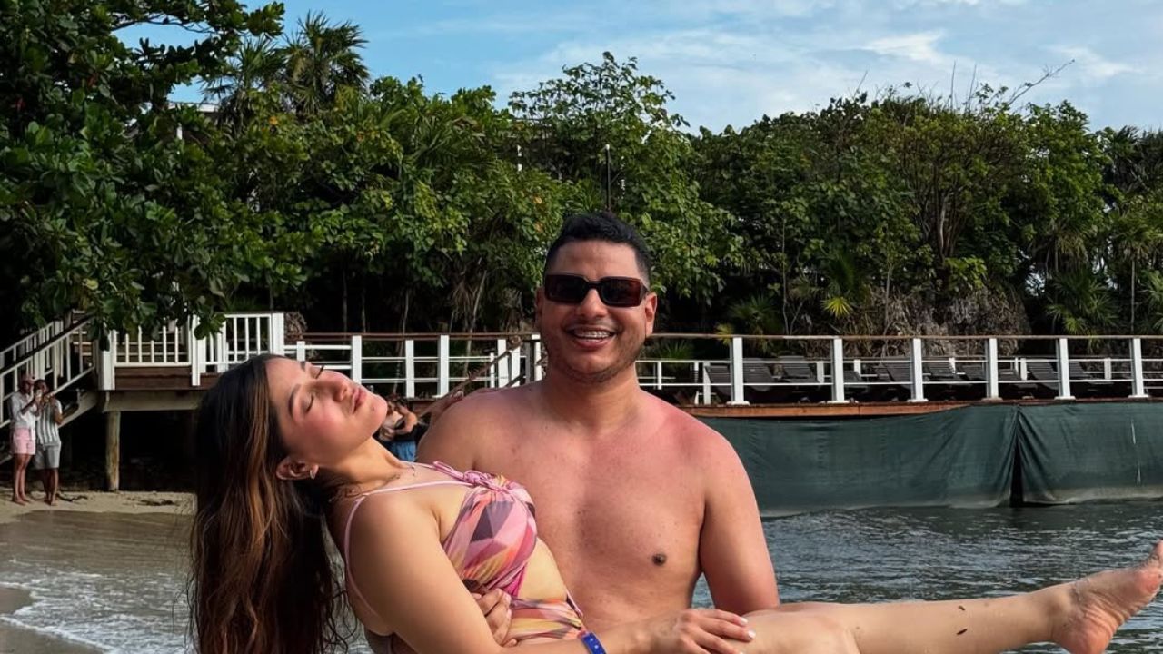 Imagen de YIRS, el influencer hondureño, comparte romántica foto junto a su novia Gisell Zelaya desde Roatán