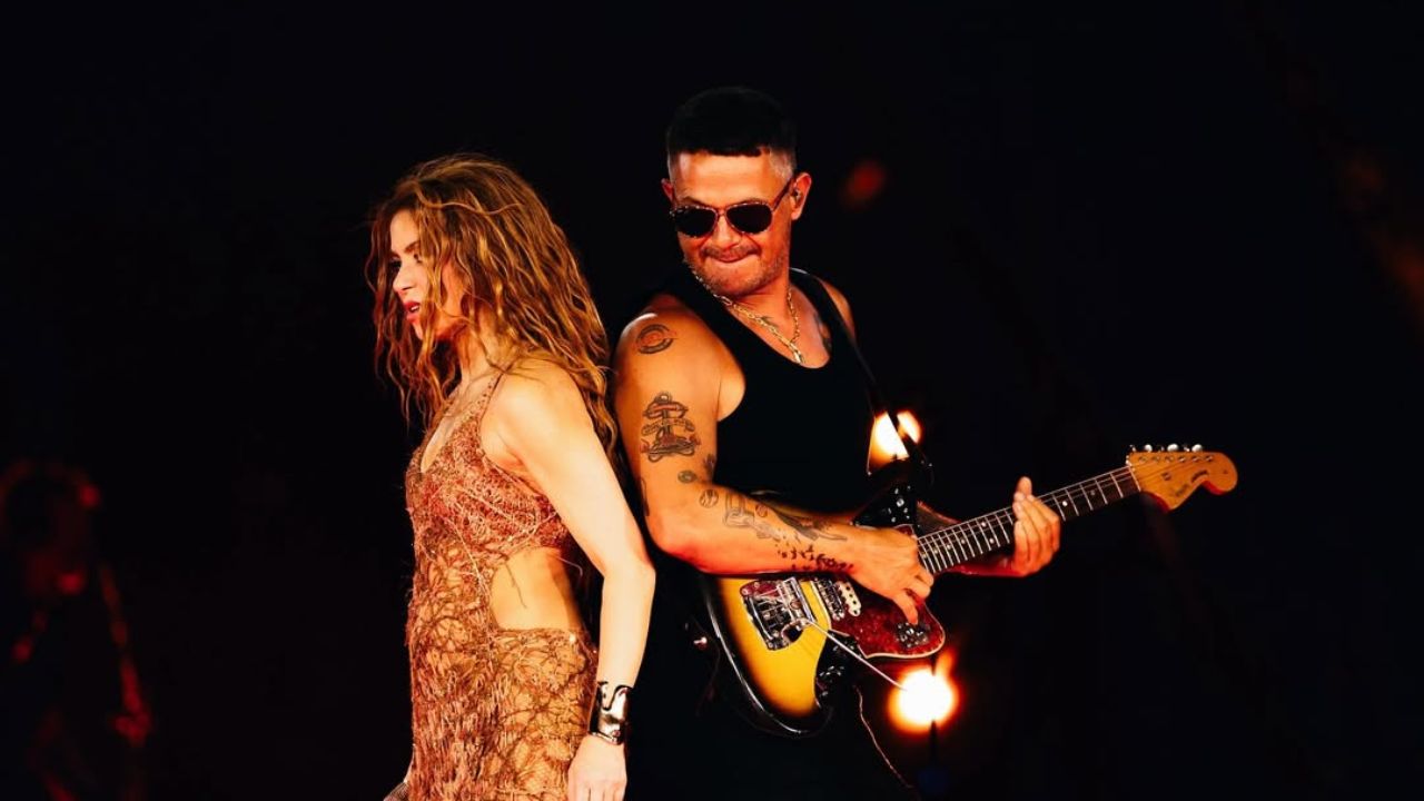Imagen Principal de Nota: Shakira lanza intenso piropo a Alejandro Sanz en pleno concierto