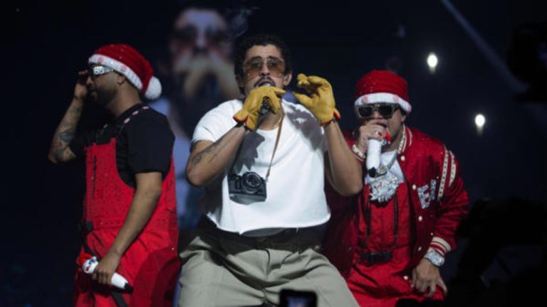Imagen Principal de Nota: Bad Bunny rompe otro récord en las listas Billboard con tres canciones en la cima