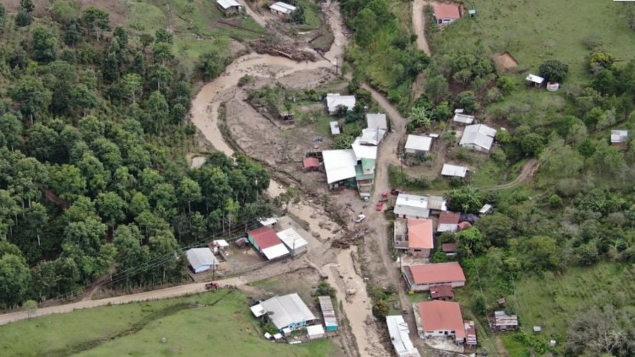 Imagen Principal de Nota: Huracán Erick traerá más lluvias a zonas del sur, centro y occidente de Honduras