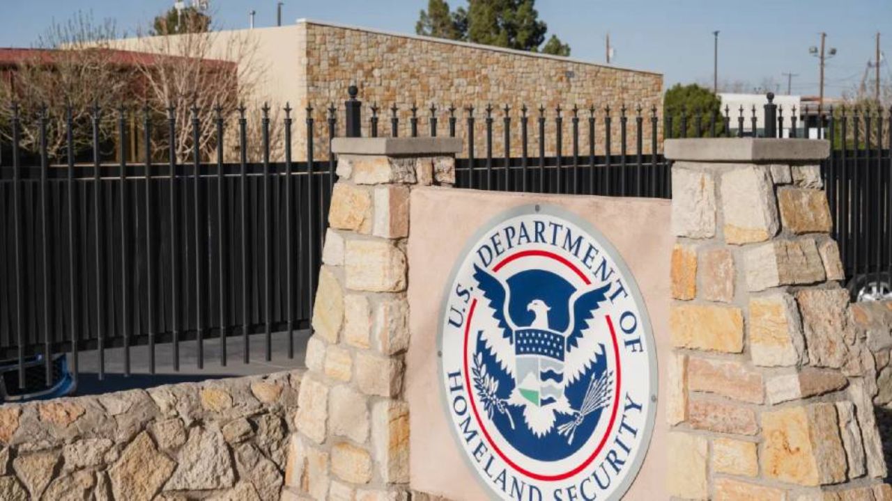 Imagen de Inmigrantes de estos países se quedarán sin permiso de trabajo según el DHS