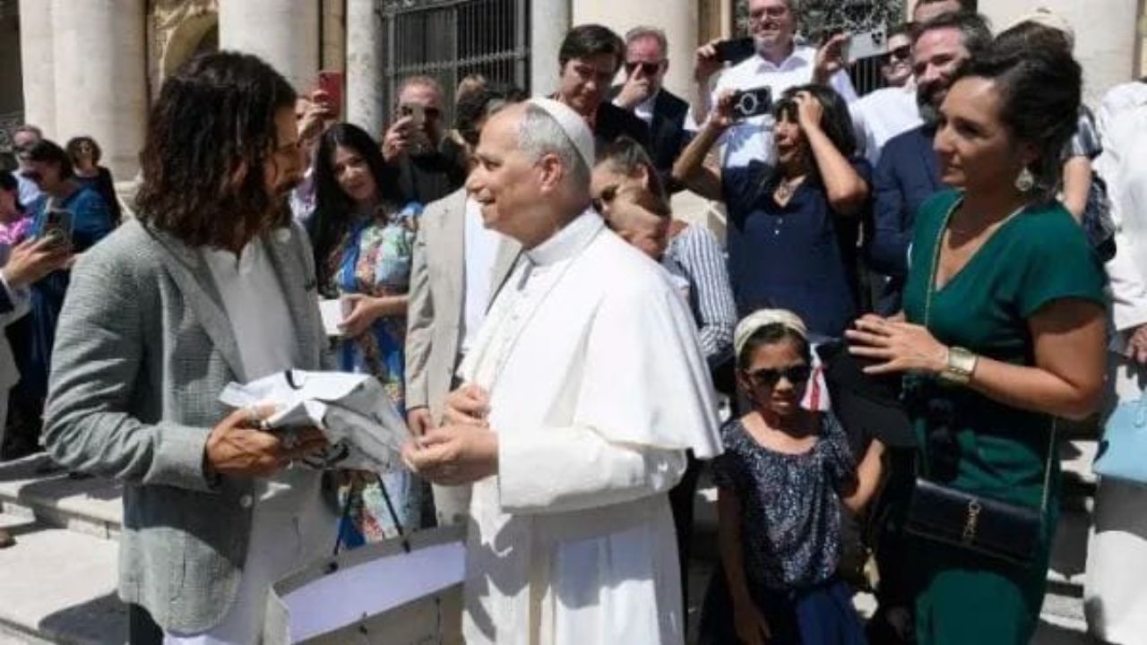 Imagen de Jonathan Roumie, protagonista de The Chosen, se reunió con el Papa León XIV en el Vaticano