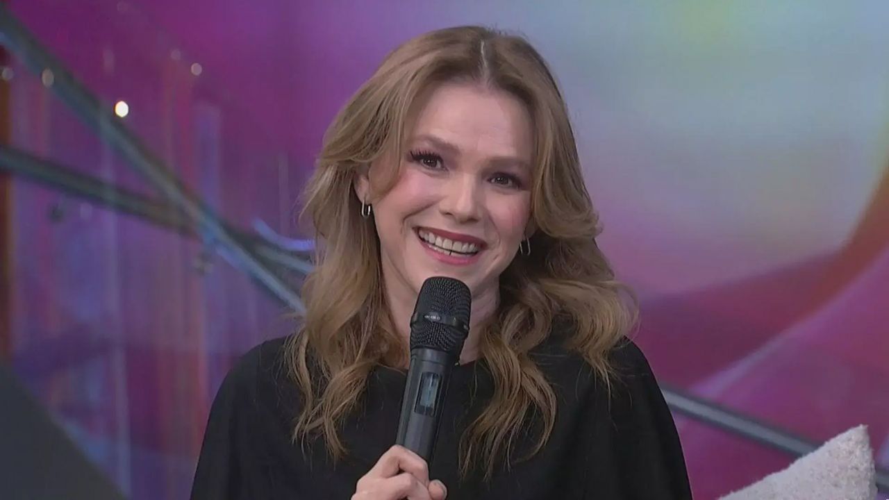 Imagen de Kika Edgar sorprende a Lalo Salazar con serenata y declaración de amor en pleno programa
