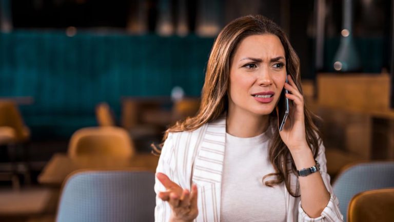 Imagen Principal de Nota: Llamada silenciosa: el nuevo método con el que roban tu información