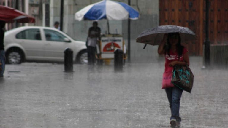 Imagen Principal de Nota: Pronostican chubascos y tormentas eléctricas para este lunes