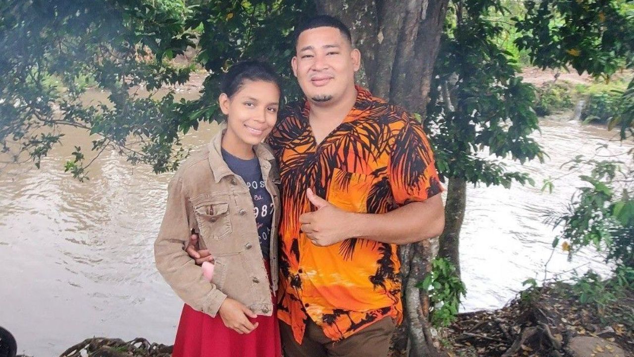 Imagen de Pastor El Guerrero y La Morena dejan ver curioso objeto y causan revuelo
