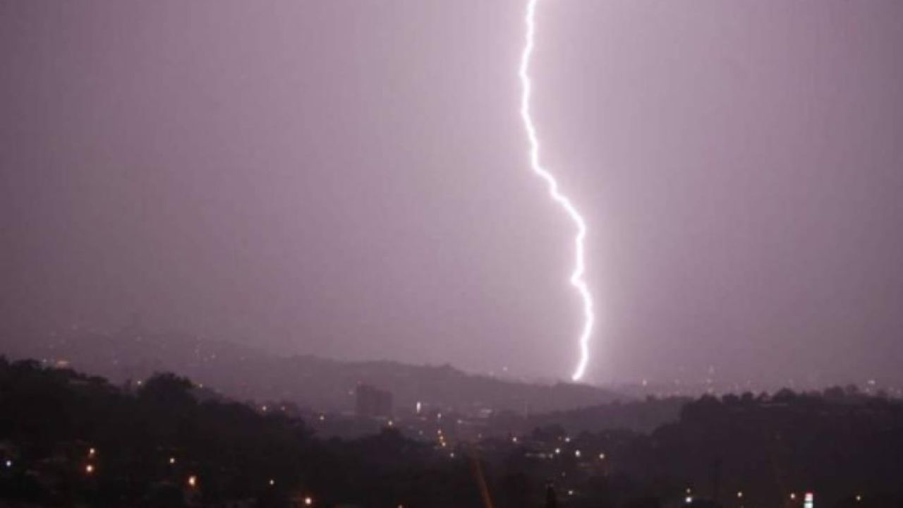 Imagen Principal de Nota: Onda tropical dejará intensas lluvias este sábado