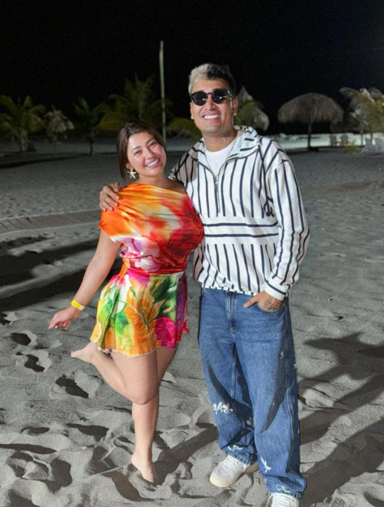 Supremo posa junto a Milagro Flores