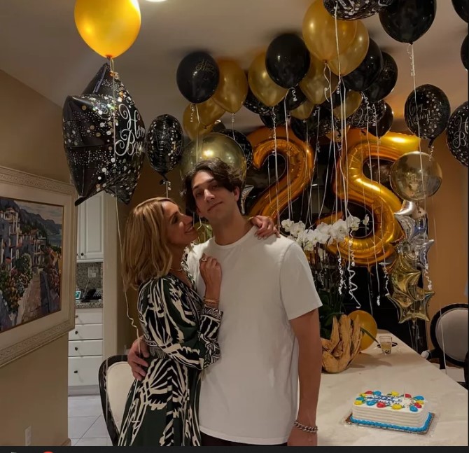 hijo de Lili Estefan