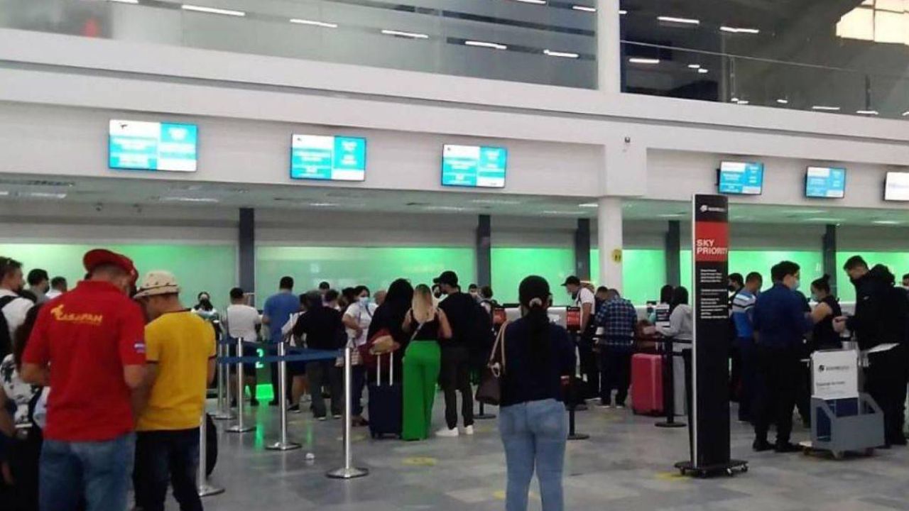 Personas en el aeropuerto