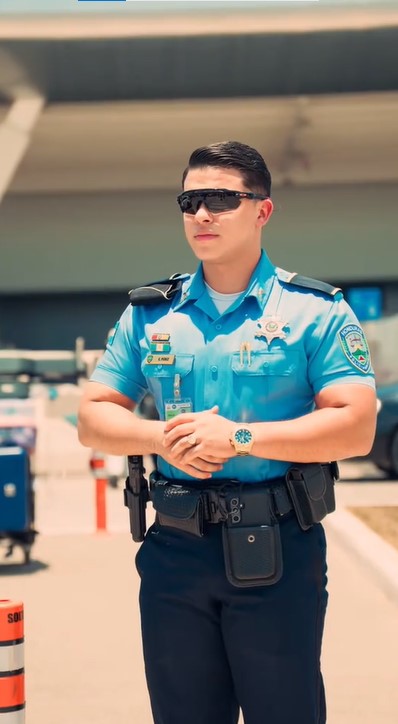 Cristian Pérez, el policía hondureño que causa furor en TikTok c