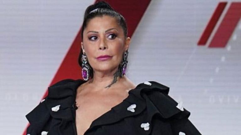 Imagen Principal de Nota: Alejandra Guzmán desmiente recaída en el alcoholismo