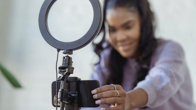 Imagen Principal de Nota: ¿Mucho o poco?  Tiktoker hondureña publica el precio de su contenido exclusivo