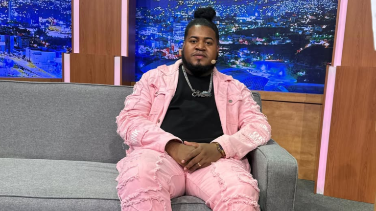 Imagen Principal de Nota: 'La More' rompe en llanto al hablar de su madre