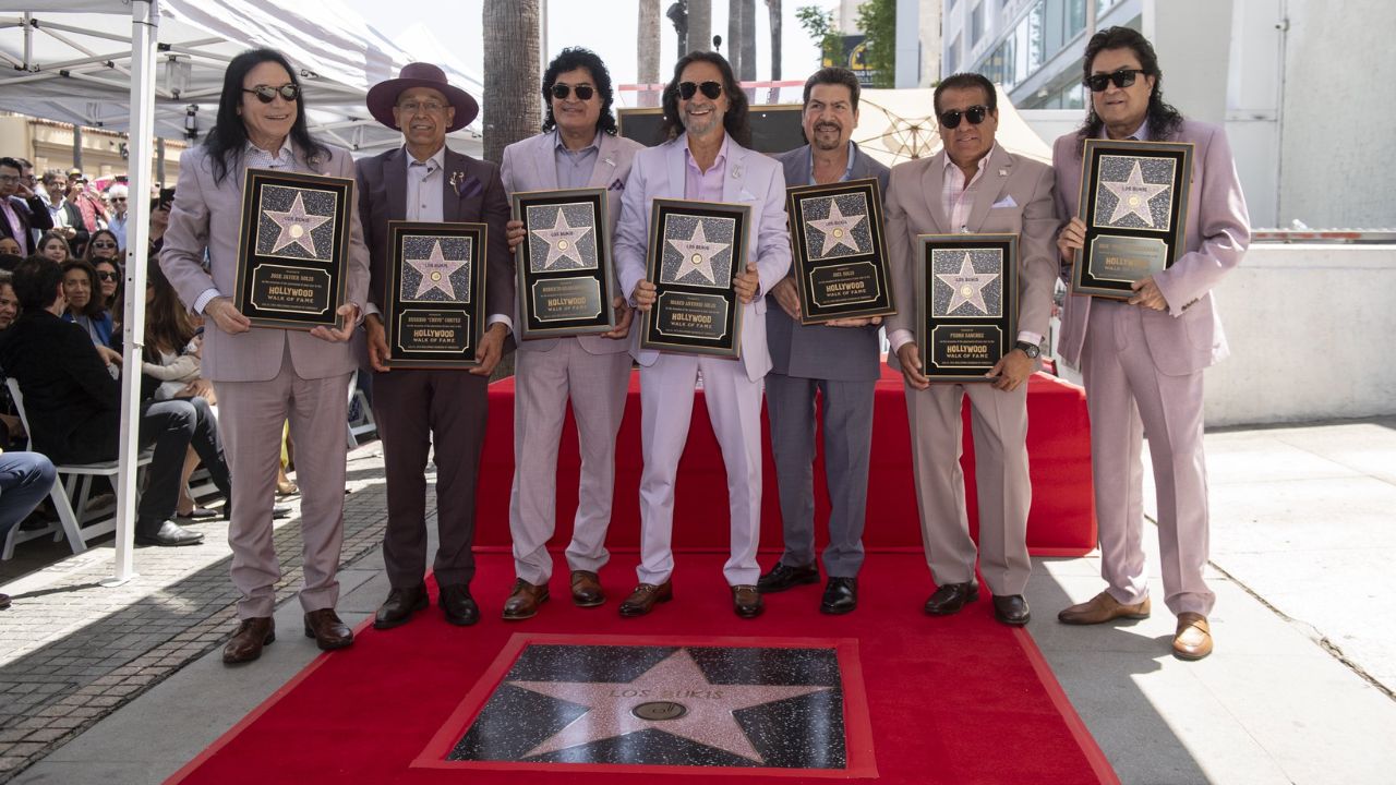 Los Bukis reciben estrella en Hollywood y dedican homenaje a los migrantes