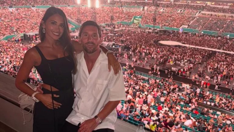 Imagen Principal de Nota: Messi y Antonela se roban el show en la ‘kiss cam’ de Coldplay