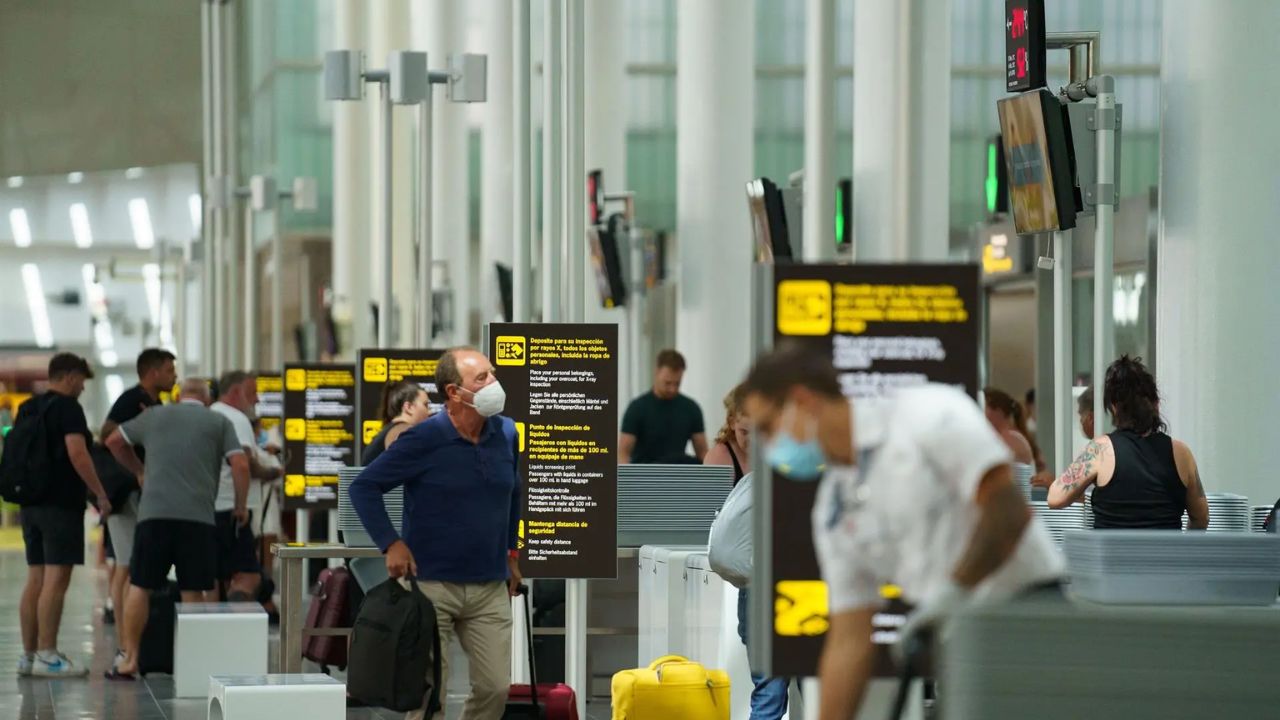 Imagen Principal de Nota: Estados Unidos cambia reglas en aeropuertos en 2025: así afectarán a todos los viajeros