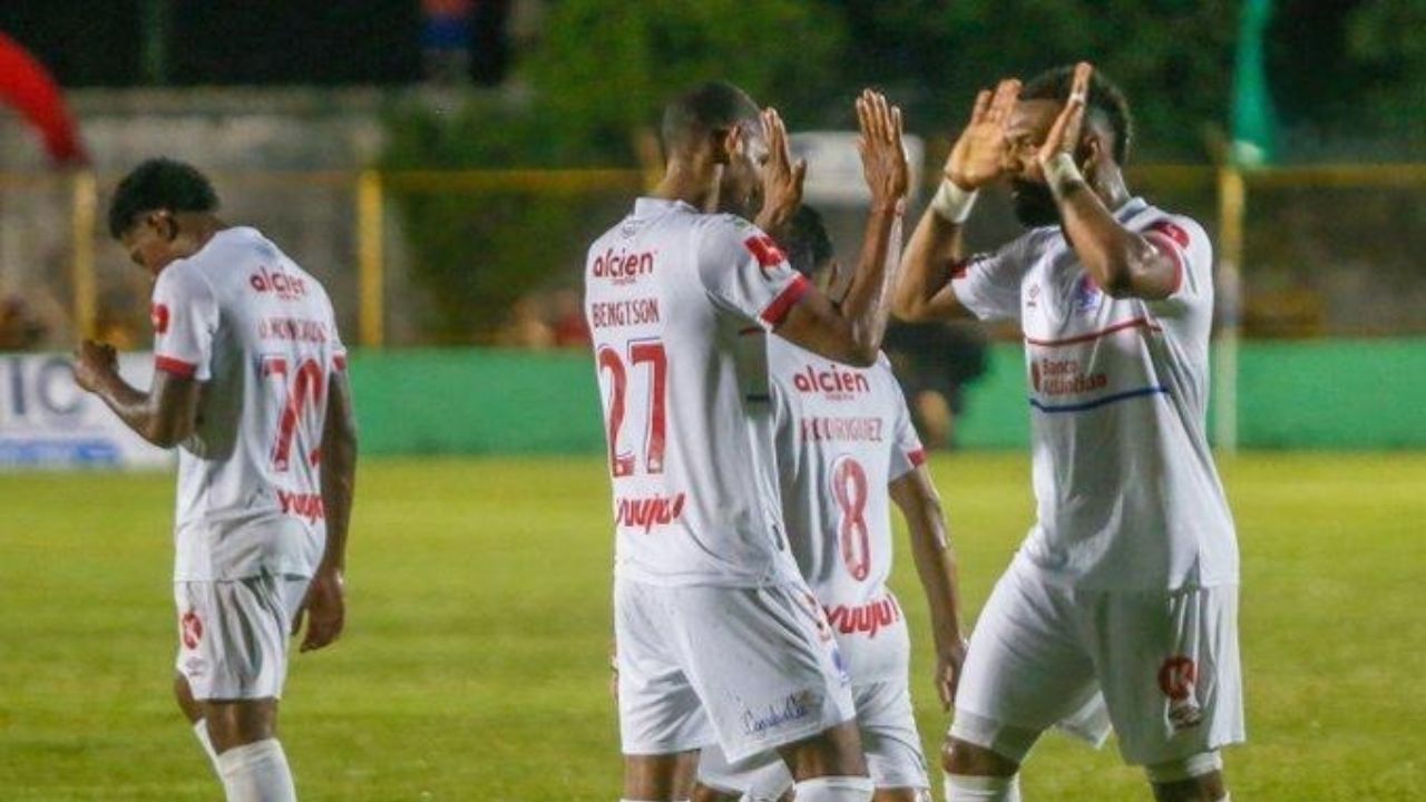 Imagen de Olimpia debuta con paliza de 2-7 al Choloma en el Apertura 2025-26
