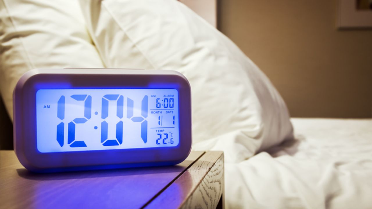 ¿Qué significan “a.m.” y “p.m.” al indicar la hora? Descubre su origen real