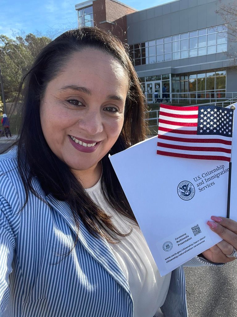 Perla Mercado inspira con su libro Atrévete a soñar de la mano de Dios