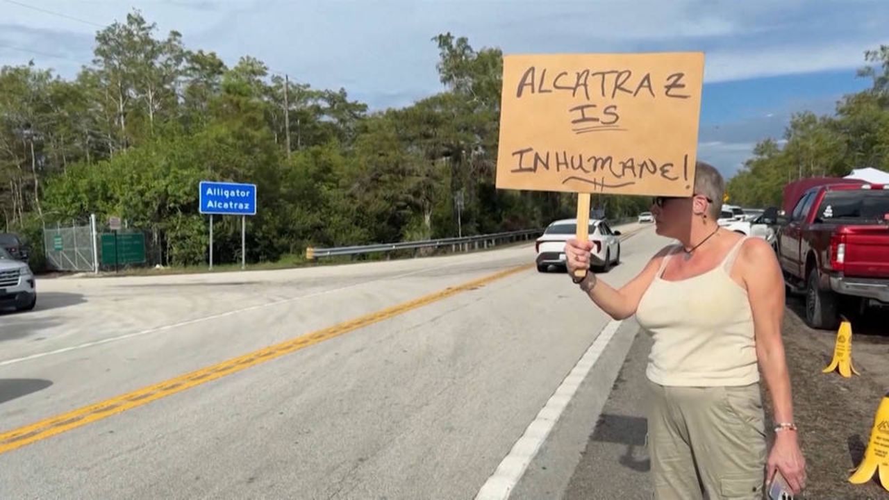Mujer con pancarta
