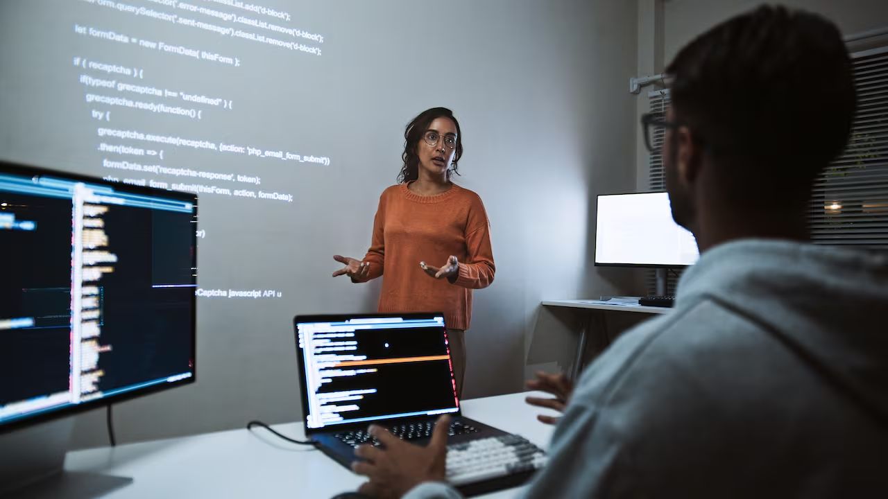 personas con computadoras