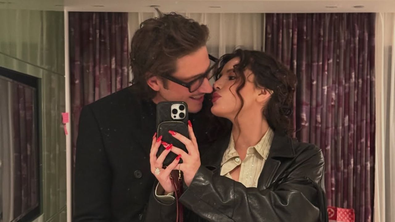 Critican a actriz por proponerle matrimonio a su novio