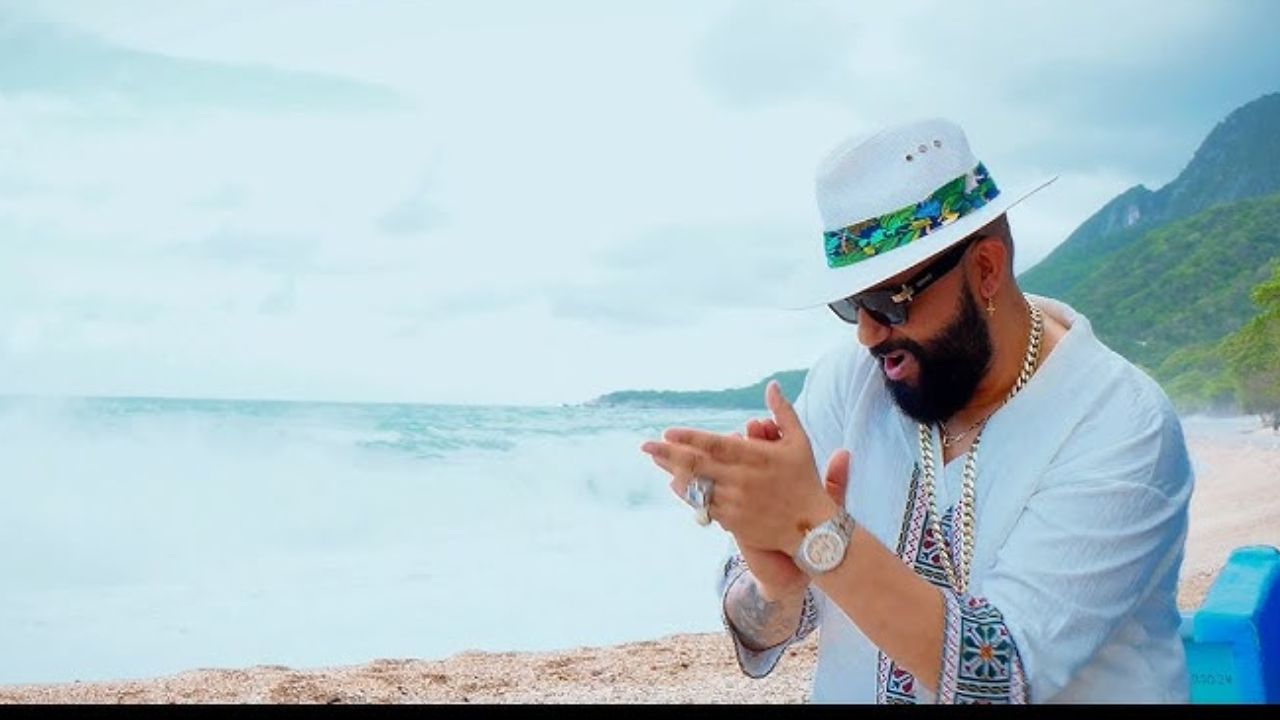 Imagen Principal de Nota: Cantante de reggaetón sufre ataque al corazón en vivo