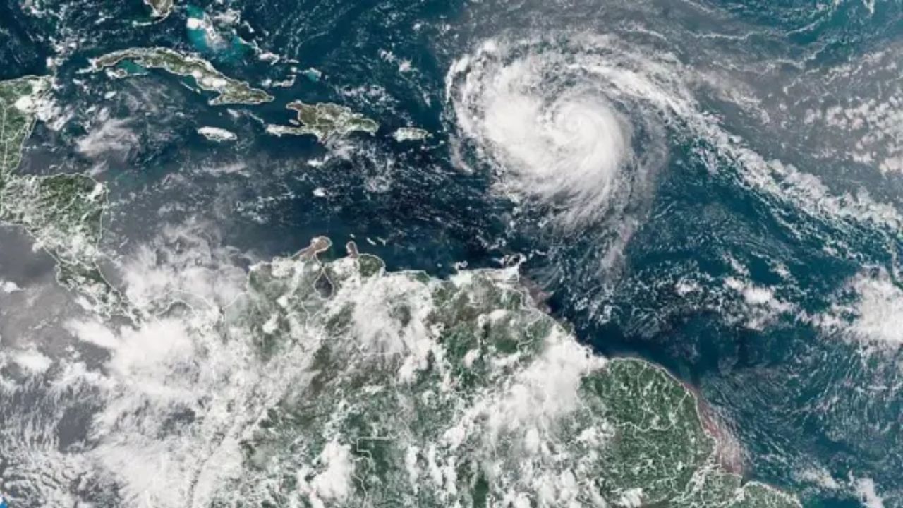 Imagen de Huracán Erin se intensifica: así avanza por el Caribe